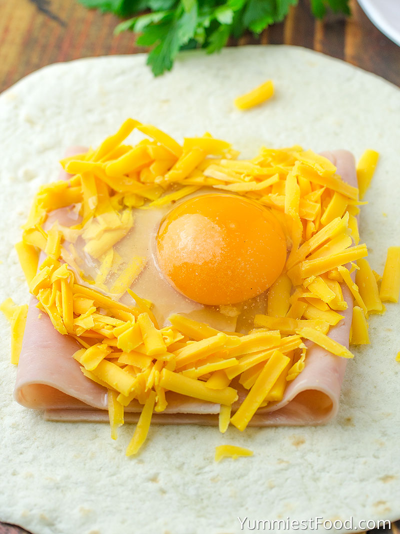Easy Ham and Cheese Breakfast Pockets - Making - Step 1
