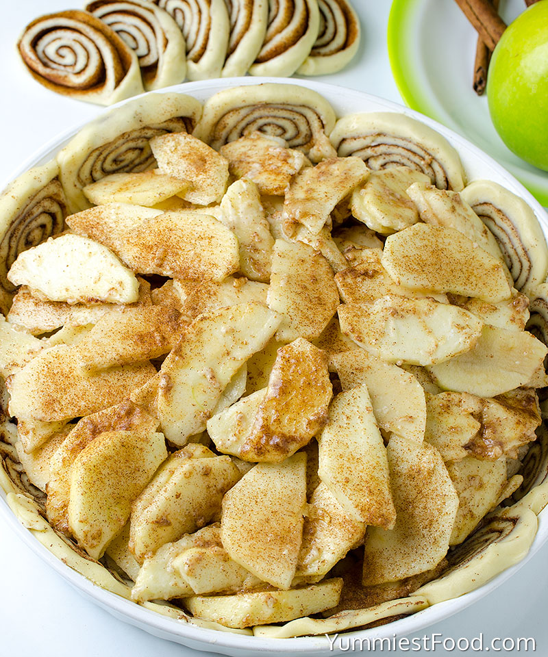 Cinnamon Roll Apple Pie - Making - Step 2