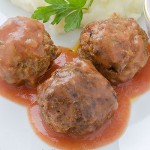 Meatballs With Tomato Sauce - featured