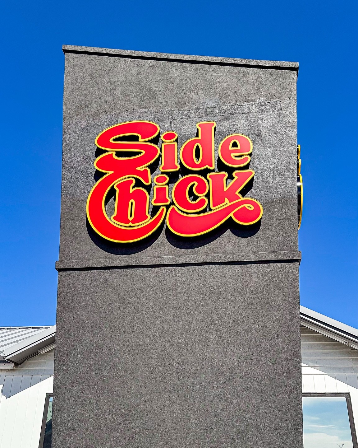 Side Chick restaurant in Branson, featuring broasted chicken dishes and a vibrant dining atmosphere.